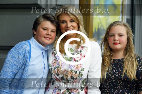 Amsterdam 25 juni 2015 
Premiere circus in carre. Pernille la Lau met moeder en kinderen