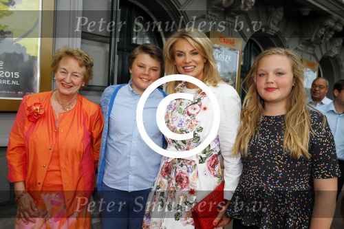 Amsterdam 25 juni 2015 
Premiere circus in carre. Pernille la Lau met moeder en kinderen