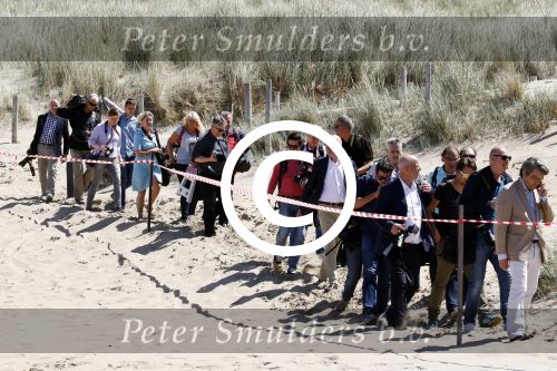 Wassenaar 10 juli 2015
Fotouurtje met Koningin Maxima Koning Willem Alexander en de prinsesjes Amalia Alexia en Ariane op het strand van Wassenaar. pers