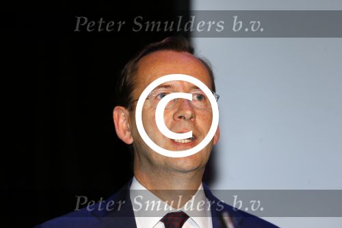 Amsterdam 19 juni 2015
Joop v d Ende geeft persconferentie dat hij 60% van Stage entertainment heeft verkocht aan CVC Capital. Jannine v d Ende is natuurlijk aanwezig. CEO van Stage Peter O\'keeffe