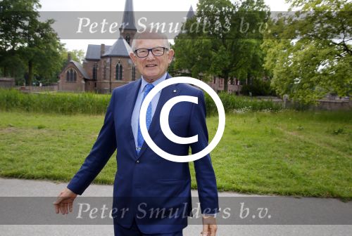 Haarzuilens 17 juni 2015
Haringparty op kasteel de Haar. Pieter v Vollenhoven met zoon Floris en ...