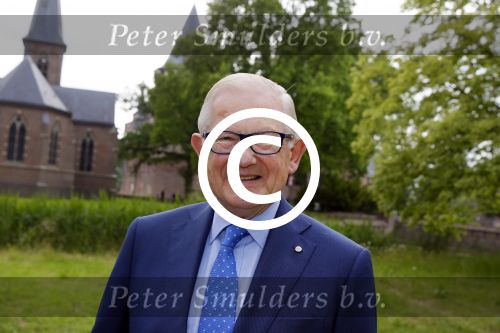 Haarzuilens 17 juni 2015
Haringparty op kasteel de Haar. Pieter v Vollenhoven met zoon Floris en ...
