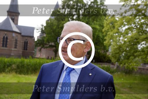 Haarzuilens 17 juni 2015
Haringparty op kasteel de Haar. Pieter v Vollenhoven met zoon Floris en ...
