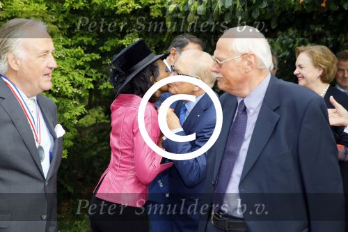 Haarzuilens 17 juni 2015
Haringparty op kasteel de Haar. Pieter v Vollenhoven met zoon Floris en ...