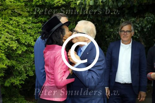 Haarzuilens 17 juni 2015
Haringparty op kasteel de Haar. Pieter v Vollenhoven met zoon Floris en ...