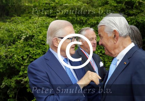 Haarzuilens 17 juni 2015
Haringparty op kasteel de Haar. Pieter v Vollenhoven met zoon Floris en ...
