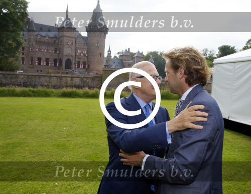 Haarzuilens 17 juni 2015
Haringparty op kasteel de Haar. Pieter v Vollenhoven met zoon Floris en ...