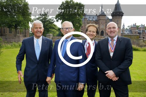 Haarzuilens 17 juni 2015
Haringparty op kasteel de Haar. Pieter v Vollenhoven met zoon Floris en Frank Houben Jr.