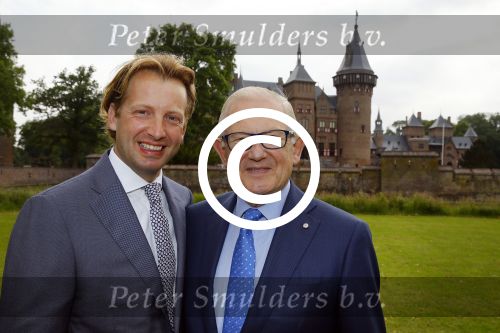 Haarzuilens 17 juni 2015
Haringparty op kasteel de Haar. Pieter v Vollenhoven met zoon Floris en ...