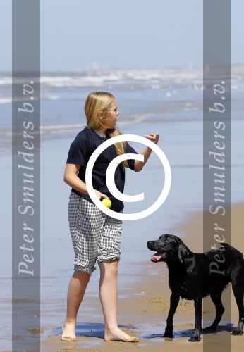 Wassenaar 10 juli 2015
Fotouurtje met Koningin Maxima Koning Willem Alexander en de prinsesjes Amalia Alexia en Ariane op het strand van Wassenaar.