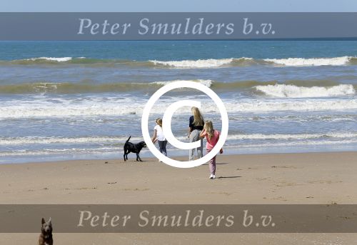 Wassenaar 10 juli 2015
Fotouurtje met Koningin Maxima Koning Willem Alexander en de prinsesjes Amalia Alexia en Ariane op het strand van Wassenaar.
