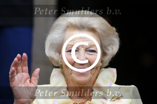 Amsterdam 2 juli 2015  
Prinses Baetrix vertrekt in haar verlengde Volvo bij het paleis.