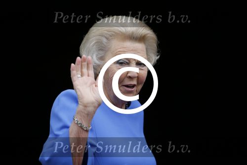 Amsterdam 16 juni 2015
Prinses Beatrix en Koning Willem Alexander arriveren bij het paleis op de dam.
