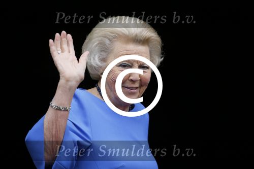 Amsterdam 16 juni 2015
Prinses Beatrix en Koning Willem Alexander arriveren bij het paleis op de dam.