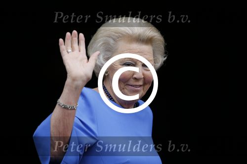 Amsterdam 16 juni 2015
Prinses Beatrix en Koning Willem Alexander arriveren bij het paleis op de dam.