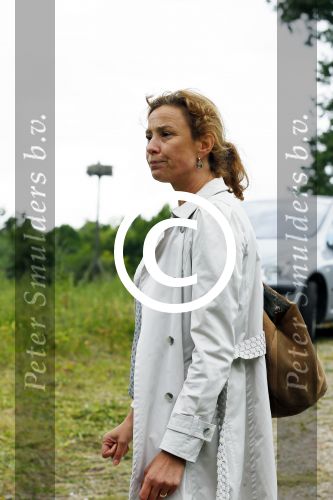 Amsterdam 18 juni 2015
Prinses Marilene en dochter Fee zijn bij het omdoen van de ringen van 3 net geboren ooievaars in het Vondelpark.