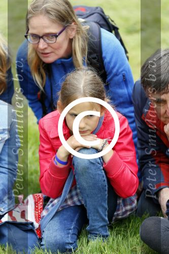 Amsterdam 18 juni 2015
Prinses Marilene en dochter Fee zijn bij het omdoen van de ringen van 3 net geboren ooievaars in het Vondelpark.