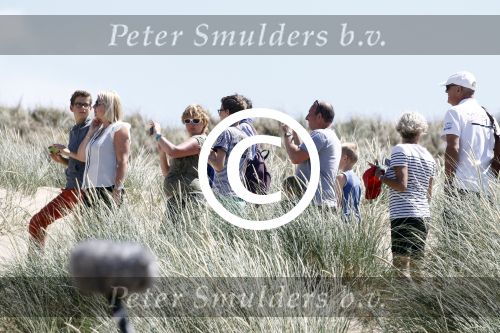 Wassenaar 10 juli 2015
Fotouurtje met Koningin Maxima Koning Willem Alexander en de prinsesjes Amalia Alexia en Ariane op het strand van Wassenaar.