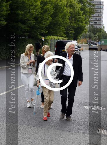 Wimbledon 7 juli 2015
Richard Branson en zijn moeder Eva arriveren bij het tennis tournooi van Wimbledon.