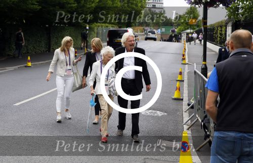 Wimbledon 7 juli 2015
Richard Branson en zijn moeder Eva arriveren bij het tennis tournooi van Wimbledon.