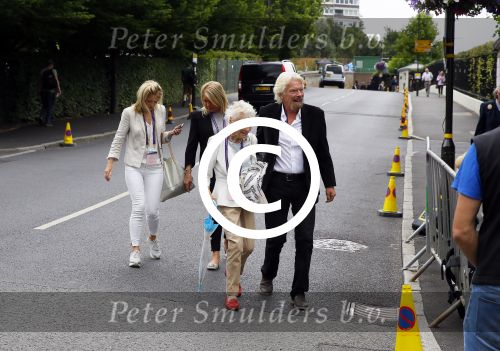 Wimbledon 7 juli 2015
Richard Branson en zijn moeder Eva arriveren bij het tennis tournooi van Wimbledon.