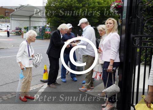 Wimbledon 7 juli 2015
Richard Branson en zijn moeder Eva arriveren bij het tennis tournooi van Wimbledon.