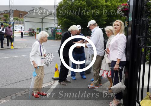 Wimbledon 7 juli 2015
Richard Branson en zijn moeder Eva arriveren bij het tennis tournooi van Wimbledon.