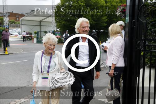 Wimbledon 7 juli 2015
Richard Branson en zijn moeder Eva arriveren bij het tennis tournooi van Wimbledon.