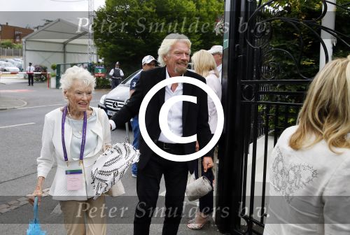 Wimbledon 7 juli 2015
Richard Branson en zijn moeder Eva arriveren bij het tennis tournooi van Wimbledon.