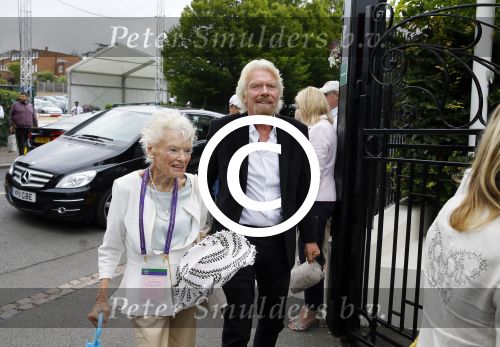 Wimbledon 7 juli 2015
Richard Branson en zijn moeder Eva arriveren bij het tennis tournooi van Wimbledon.
