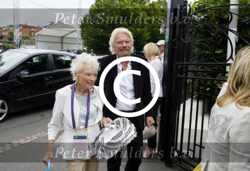 Wimbledon 7 juli 2015
Richard Branson en zijn moeder Eva arriveren bij het tennis tournooi van Wimbledon.