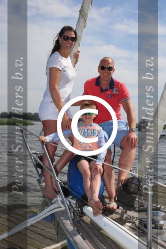 Sneek, 2 Augustus 2015
Rintje Ritsma met zijn vriendin Youandi Mazeland en haar zoon Clemens
met hun boot de Bluefin