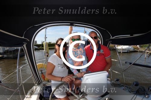Sneek, 2 Augustus 2015
Rintje Ritsma met zijn vriendin Youandi Mazeland en haar zoon Clemens
met hun boot de Bluefin