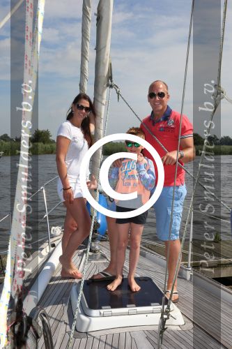Sneek, 2 Augustus 2015
Rintje Ritsma met zijn vriendin Youandi Mazeland en haar zoon Clemens
met hun boot de Bluefin