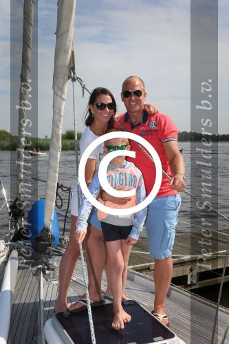 Sneek, 2 Augustus 2015
Rintje Ritsma met zijn vriendin Youandi Mazeland en haar zoon Clemens
met hun boot de Bluefin