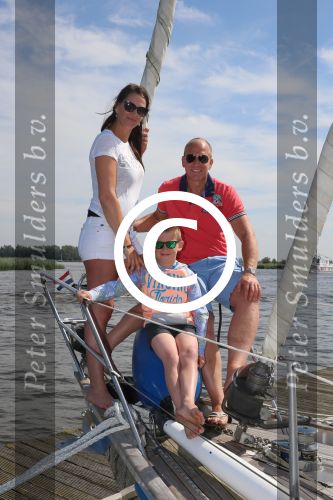 Sneek, 2 Augustus 2015
Rintje Ritsma met zijn vriendin Youandi Mazeland en haar zoon Clemens
met hun boot de Bluefin