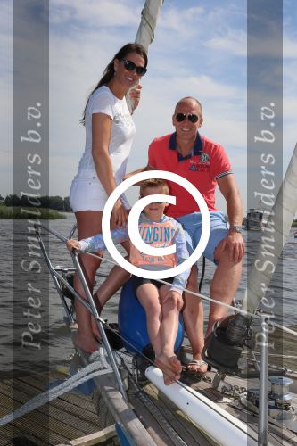 Sneek, 2 Augustus 2015
Rintje Ritsma met zijn vriendin Youandi Mazeland en haar zoon Clemens
met hun boot de Bluefin