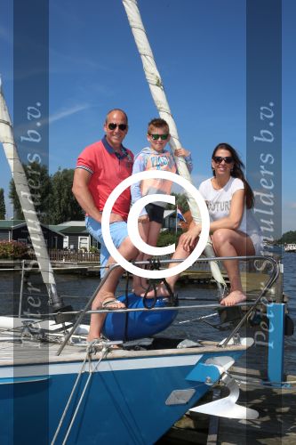 Sneek, 2 Augustus 2015
Rintje Ritsma met zijn vriendin Youandi Mazeland en haar zoon Clemens
met hun boot de Bluefin