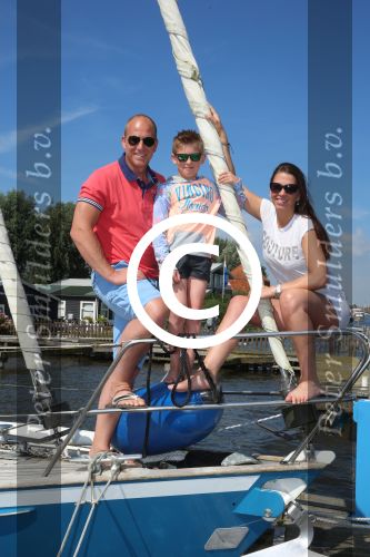 Sneek, 2 Augustus 2015
Rintje Ritsma met zijn vriendin Youandi Mazeland en haar zoon Clemens
met hun boot de Bluefin