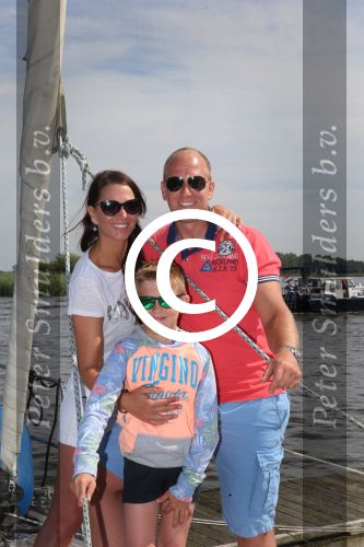 Sneek, 2 Augustus 2015
Rintje Ritsma met zijn vriendin Youandi Mazeland en haar zoon Clemens
met hun boot de Bluefin
