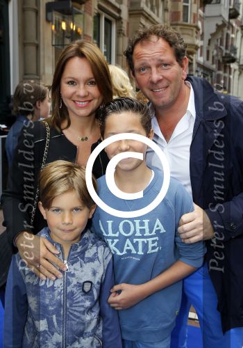 Amsterdam 20 juni 2015
Premiere Code M in het nieuwe de la mar met oa Senna Borsato. Robert Leroy met vrouw en kinderen