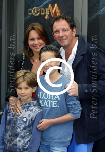 Amsterdam 20 juni 2015
Premiere Code M in het nieuwe de la mar met oa Senna Borsato. Robert Leroy met vrouw en kinderen