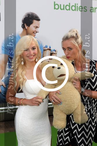 Amsterdam, 3 Augustus 2015
Premiere Speelfilm TED2
Romy Krommert  met een vriendin