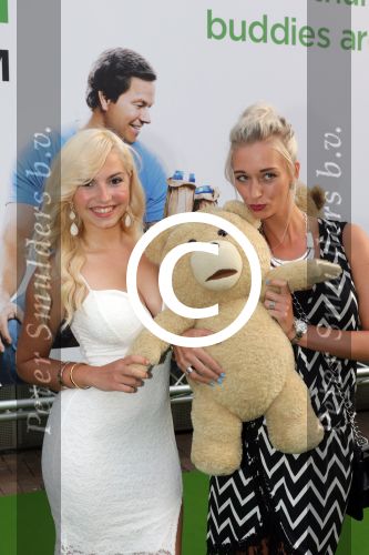 Amsterdam, 3 Augustus 2015
Premiere Speelfilm TED2
Romy Krommert  met een vriendin