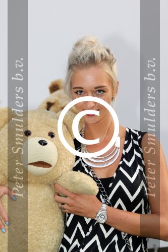 Amsterdam, 3 Augustus 2015
Premiere Speelfilm TED2
Romy Krommert  met een vriendin
