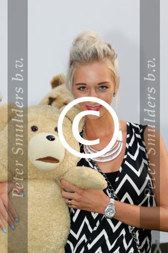 Amsterdam, 3 Augustus 2015
Premiere Speelfilm TED2
Romy Krommert  met een vriendin