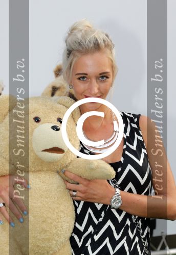 Amsterdam, 3 Augustus 2015
Premiere Speelfilm TED2
Romy Krommert  met een vriendin