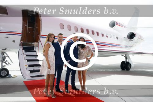 Schiphol OOst 18 juni 2015
Presentatie cast the bodyguard met in de hoofdrollen Romy Monteiro Carolina Dijkhuizen Mark v Eeuwen en Dave Mantel. Albert Verlinde is de producent namens Stage entertainment.
Ze arriveren in het nieuwe prive vliegtuig van John de Mol op schiphol OOst