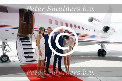 Schiphol OOst 18 juni 2015
Presentatie cast the bodyguard met in de hoofdrollen Romy Monteiro Carolina Dijkhuizen Mark v Eeuwen en Dave Mantel. Albert Verlinde is de producent namens Stage entertainment.
Ze arriveren in het nieuwe prive vliegtuig van John de Mol op schiphol OOst