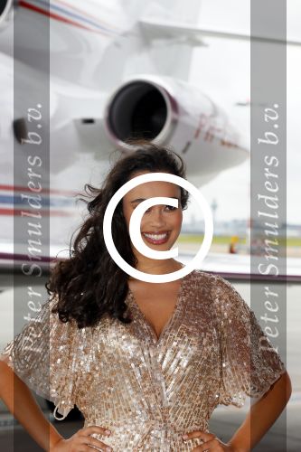 Schiphol OOst 18 juni 2015
Presentatie cast the bodyguard met in de hoofdrollen Romy Monteiro Carolina Dijkhuizen Mark v Eeuwen en Dave Mantel. Albert Verlinde is de producent namens Stage entertainment.
Ze arriveren in het nieuwe prive vliegtuig van John de Mol op schiphol OOst